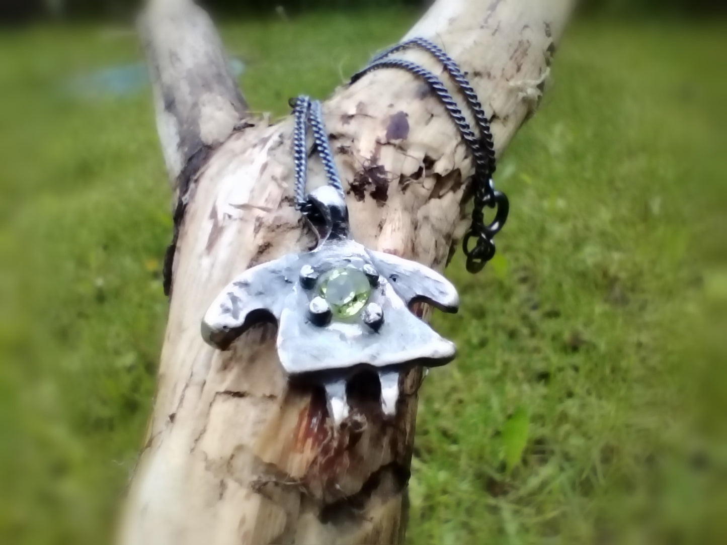 Sidabrinis Meilės angelas su olivinu